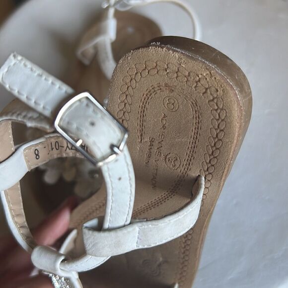 Girl Size 8 white strappy Sandals leather floral Adrienne Vittadini - Picture 7 of 7